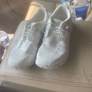 Cloud 5 Women Shoes 6 AS-IS